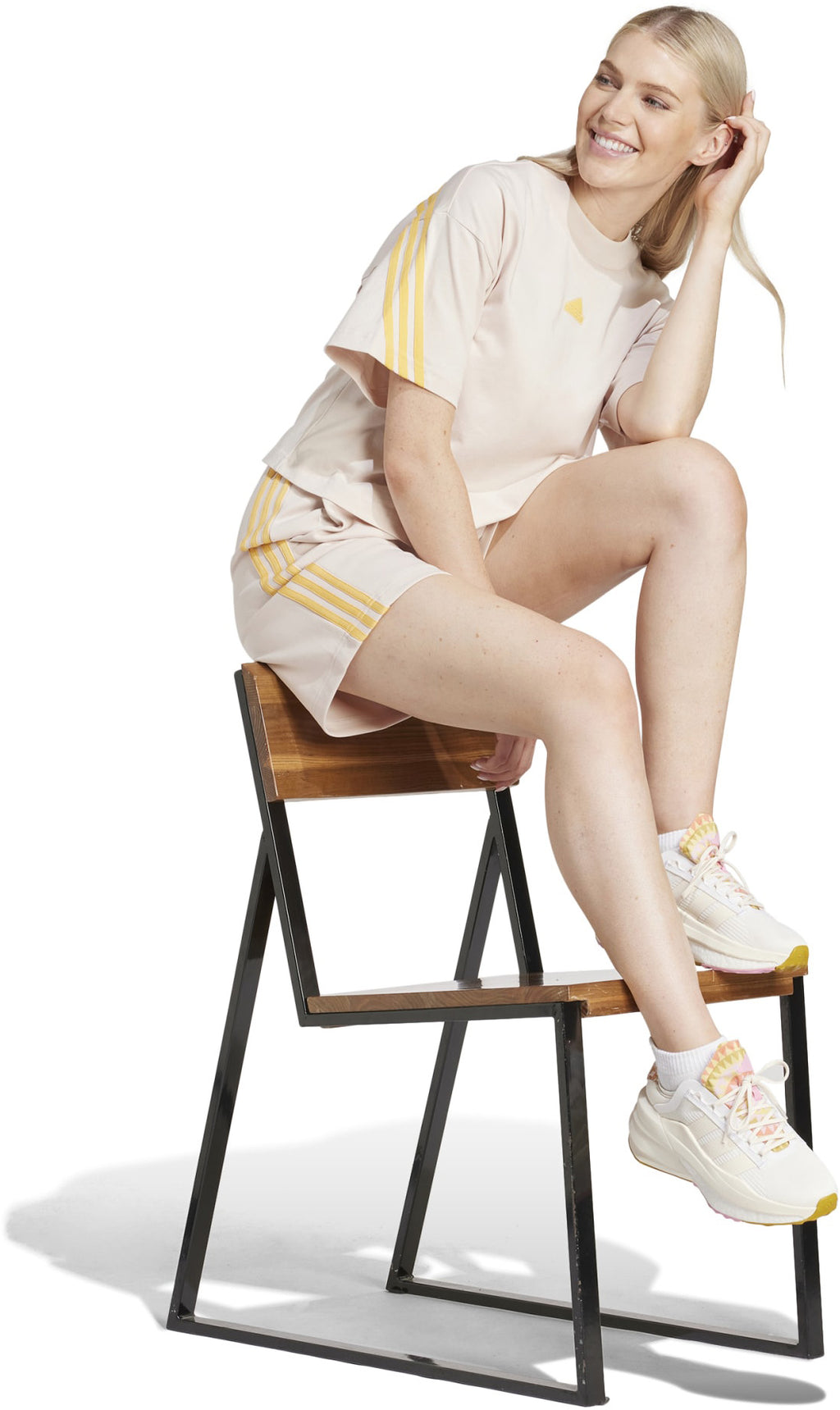 3 stripes short