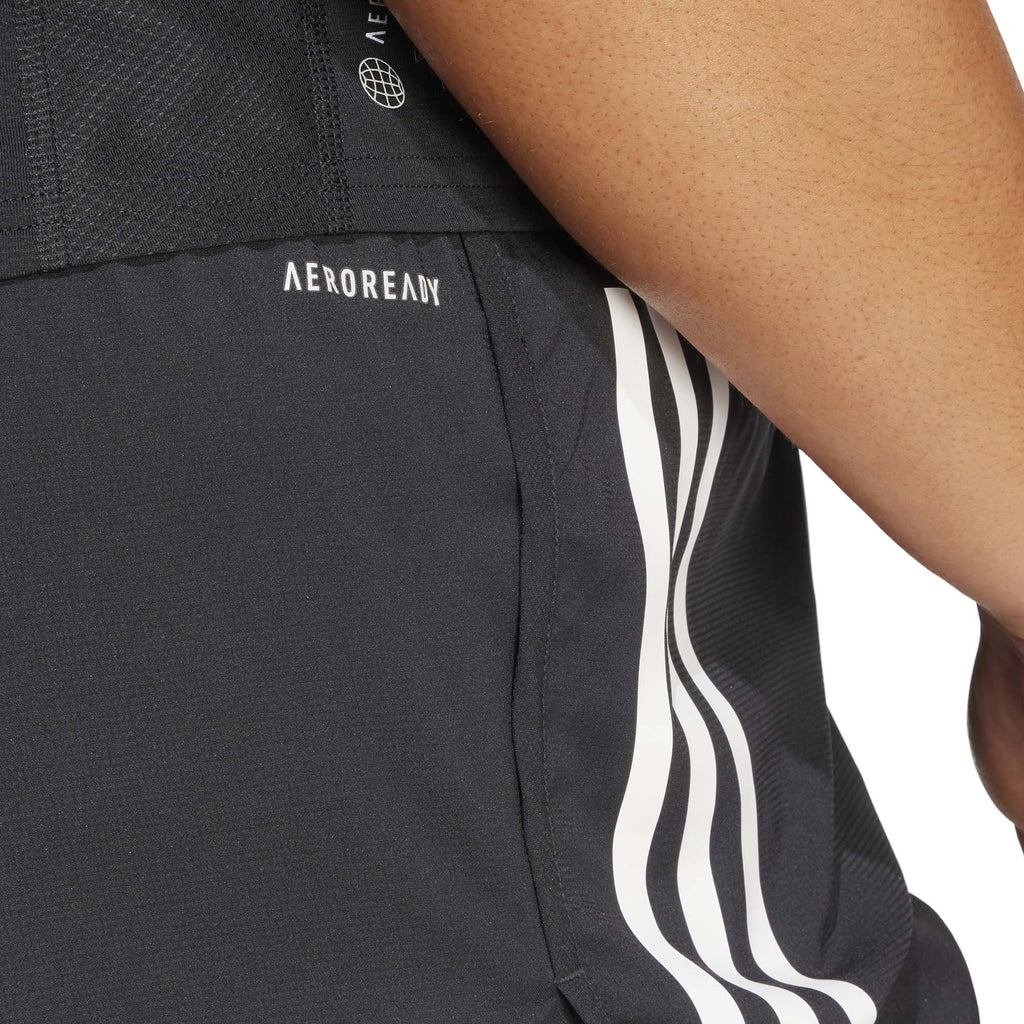 Own The Run 3-Stripes short