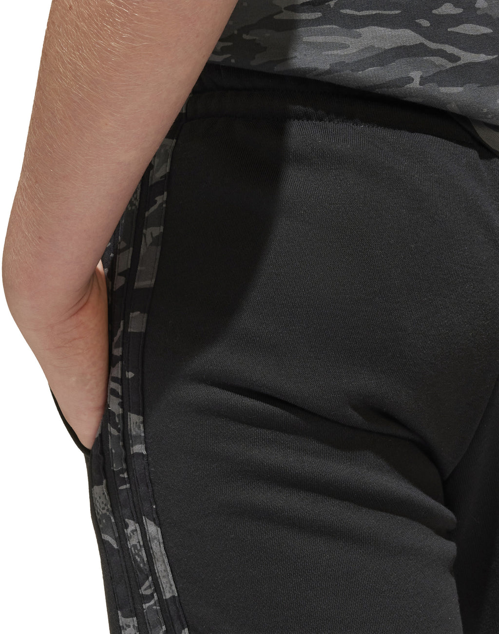 Seasonal Essentials Camo Short Kids