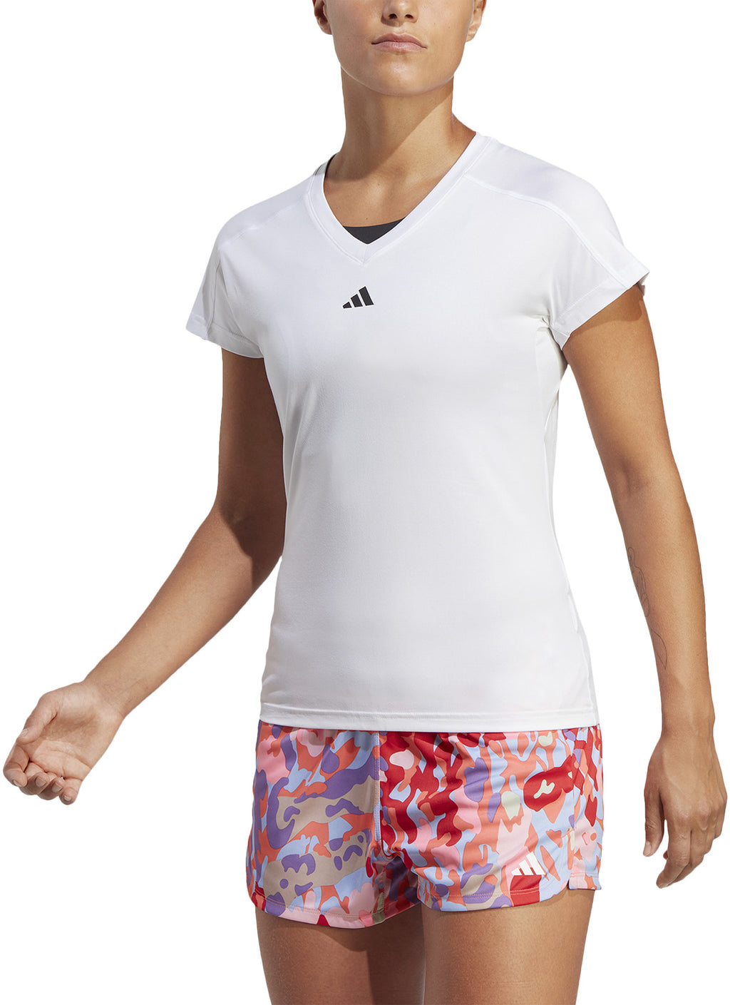 AEROREADY Train Essentials Minimal Branding V-hals shirt