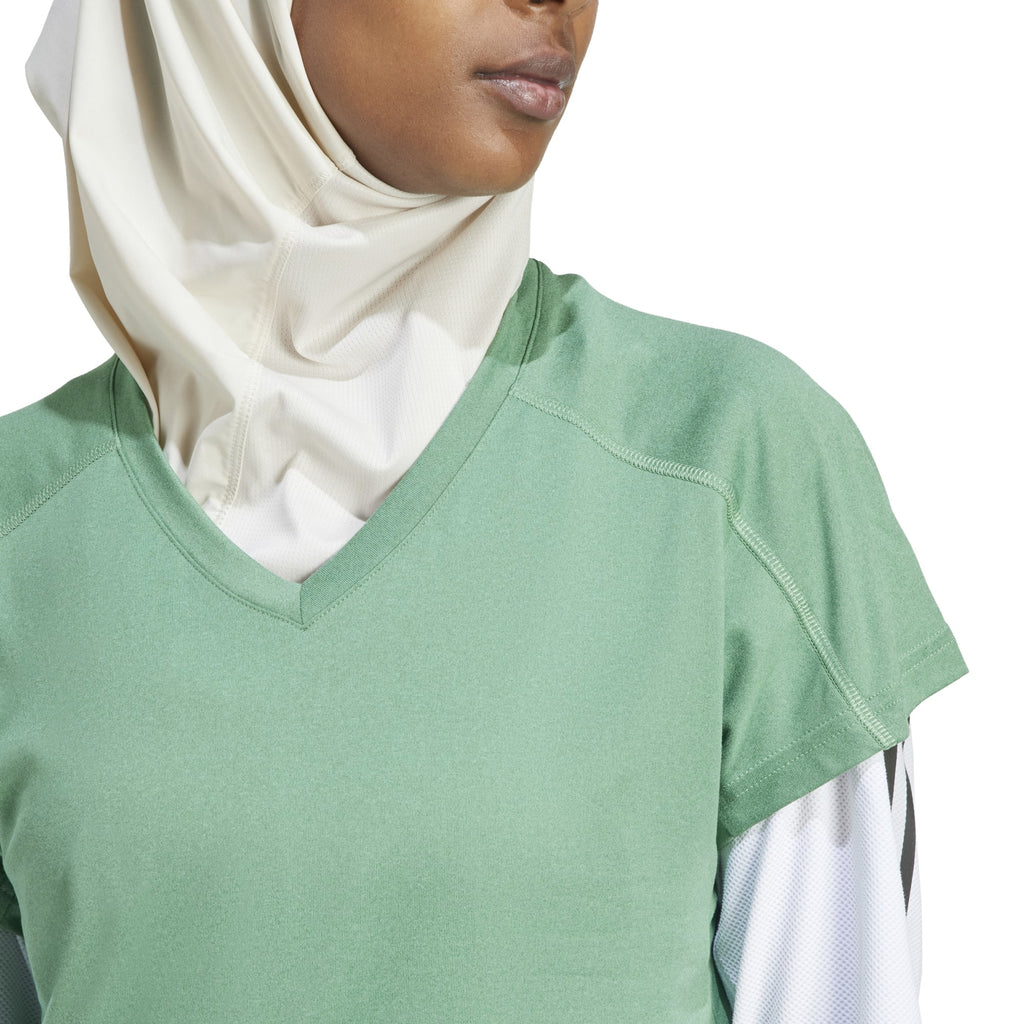 AEROREADY Train Essentials Minimal Branding V-hals shirt
