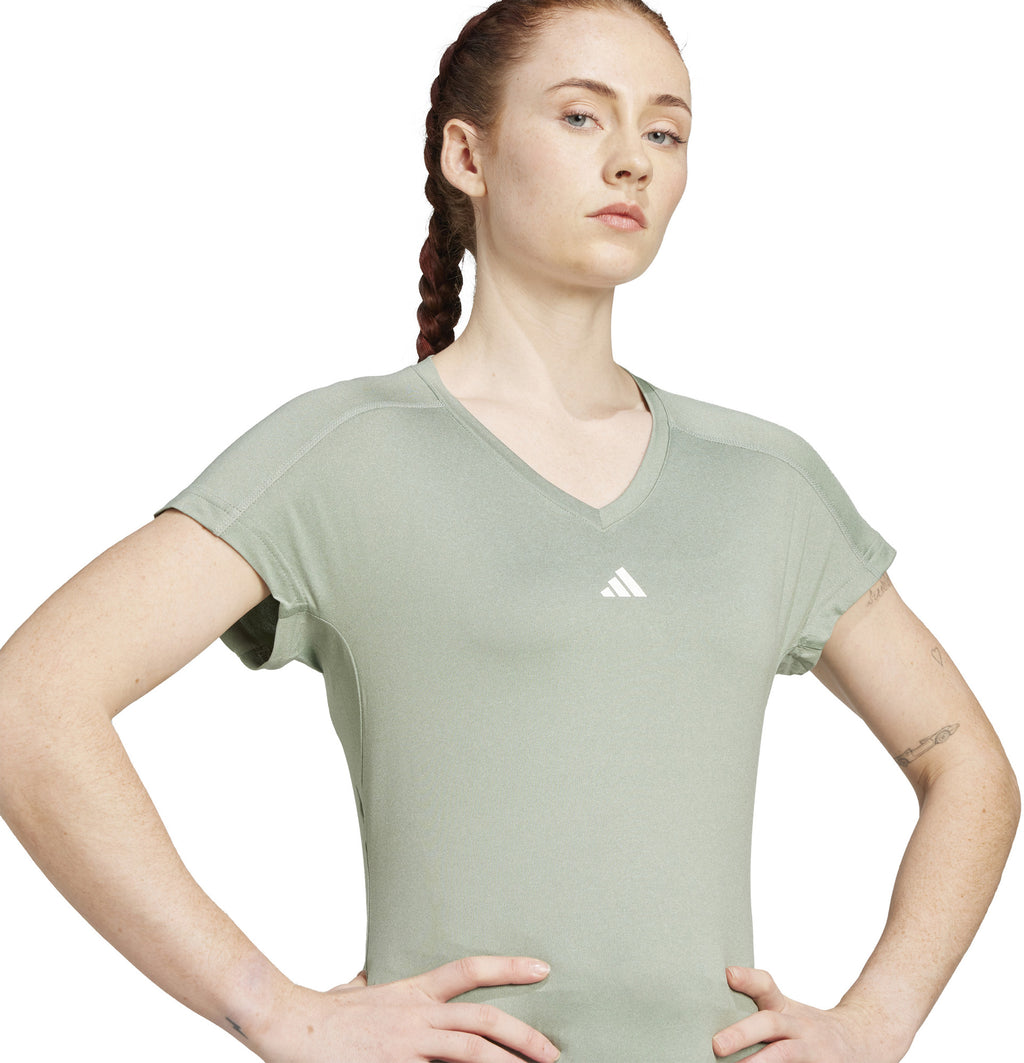 AEROREADY Train Essentials Minimal Branding V-hals shirt