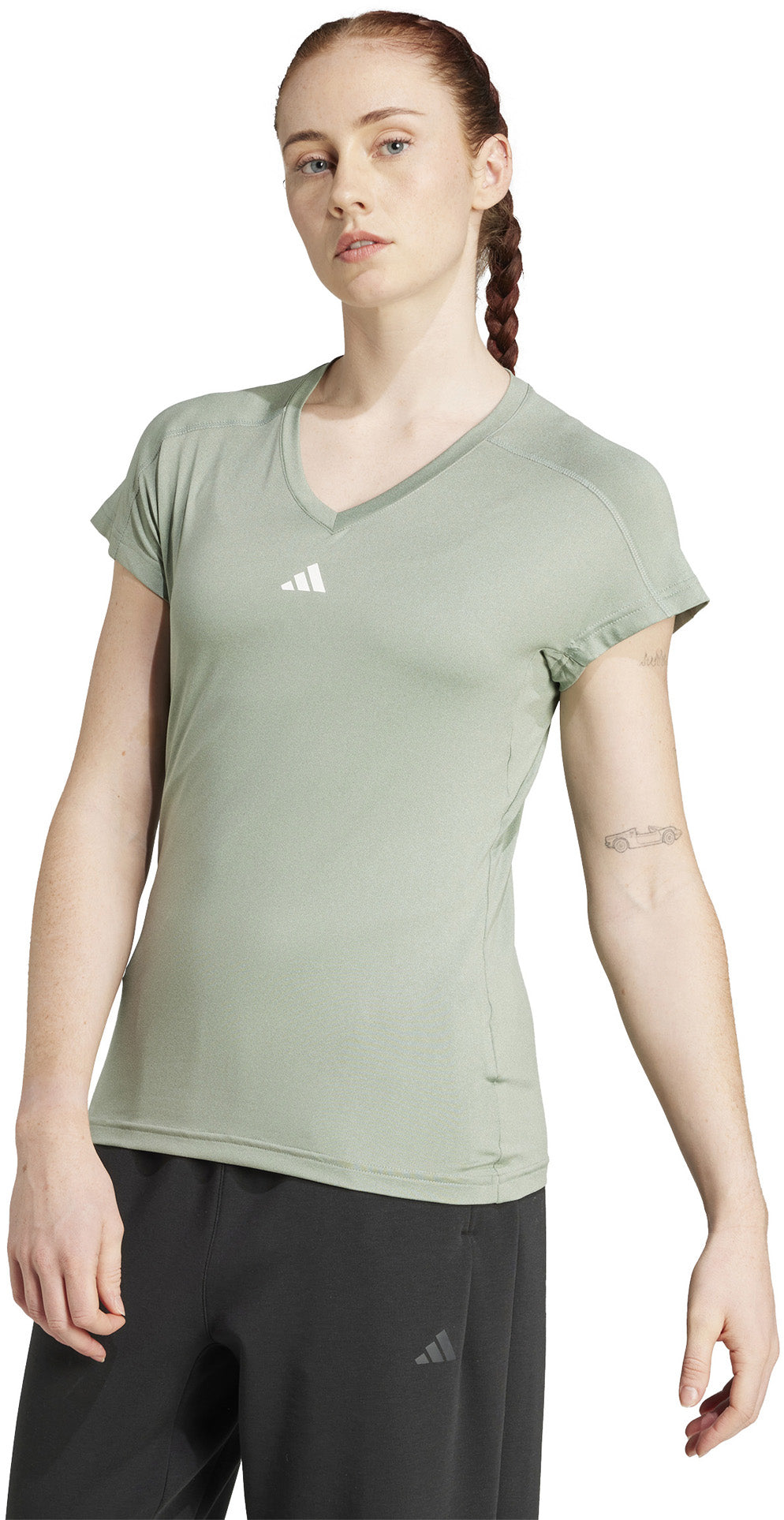AEROREADY Train Essentials Minimal Branding V-hals shirt