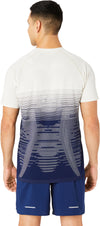Seamless t-shirt