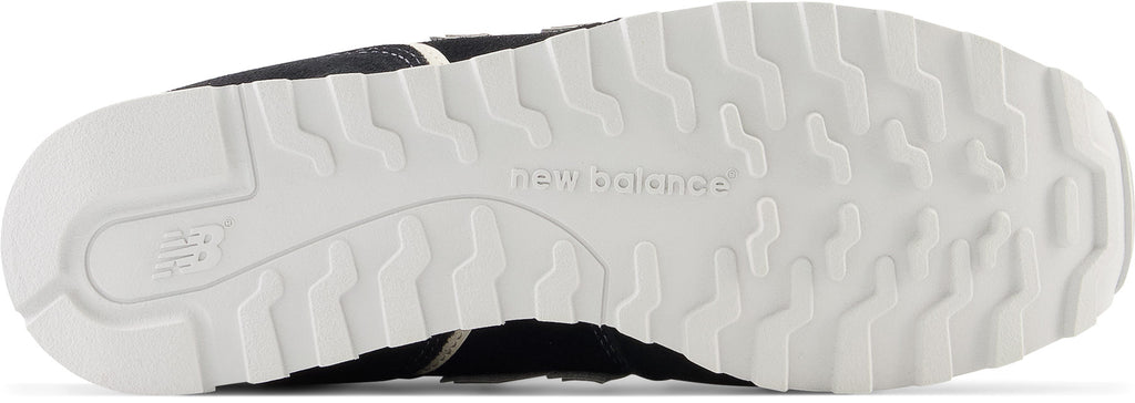 373v2 sneakers