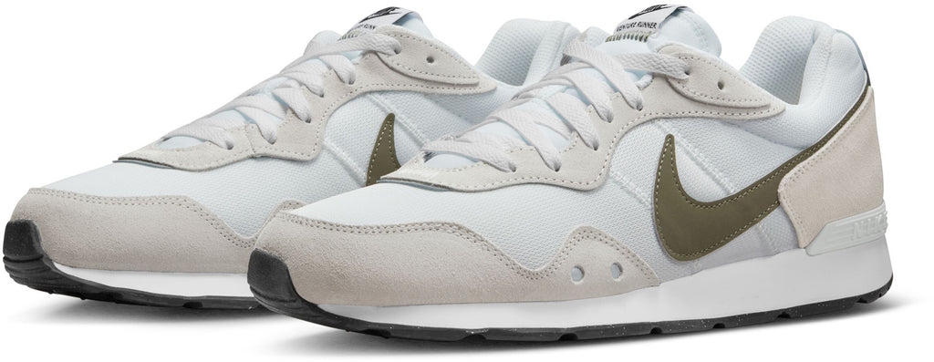 Venture Runner sneakers