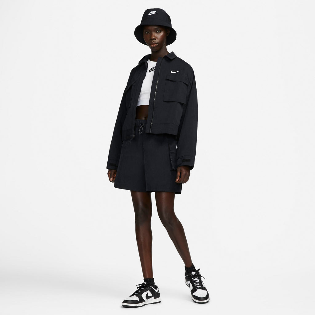 Sportswear Essential-Woven High-Rise short