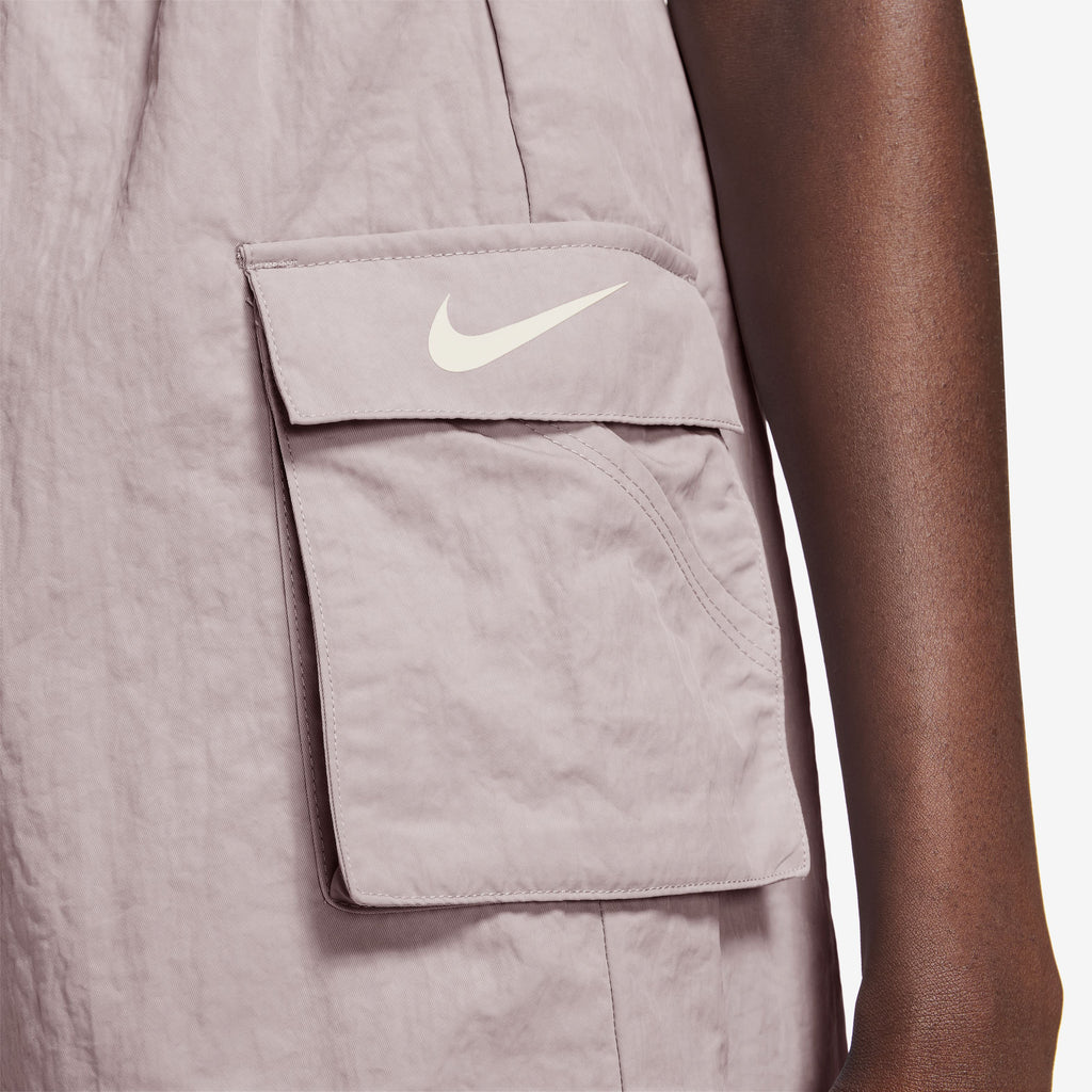 Sportswear Essential-Woven High-Rise short