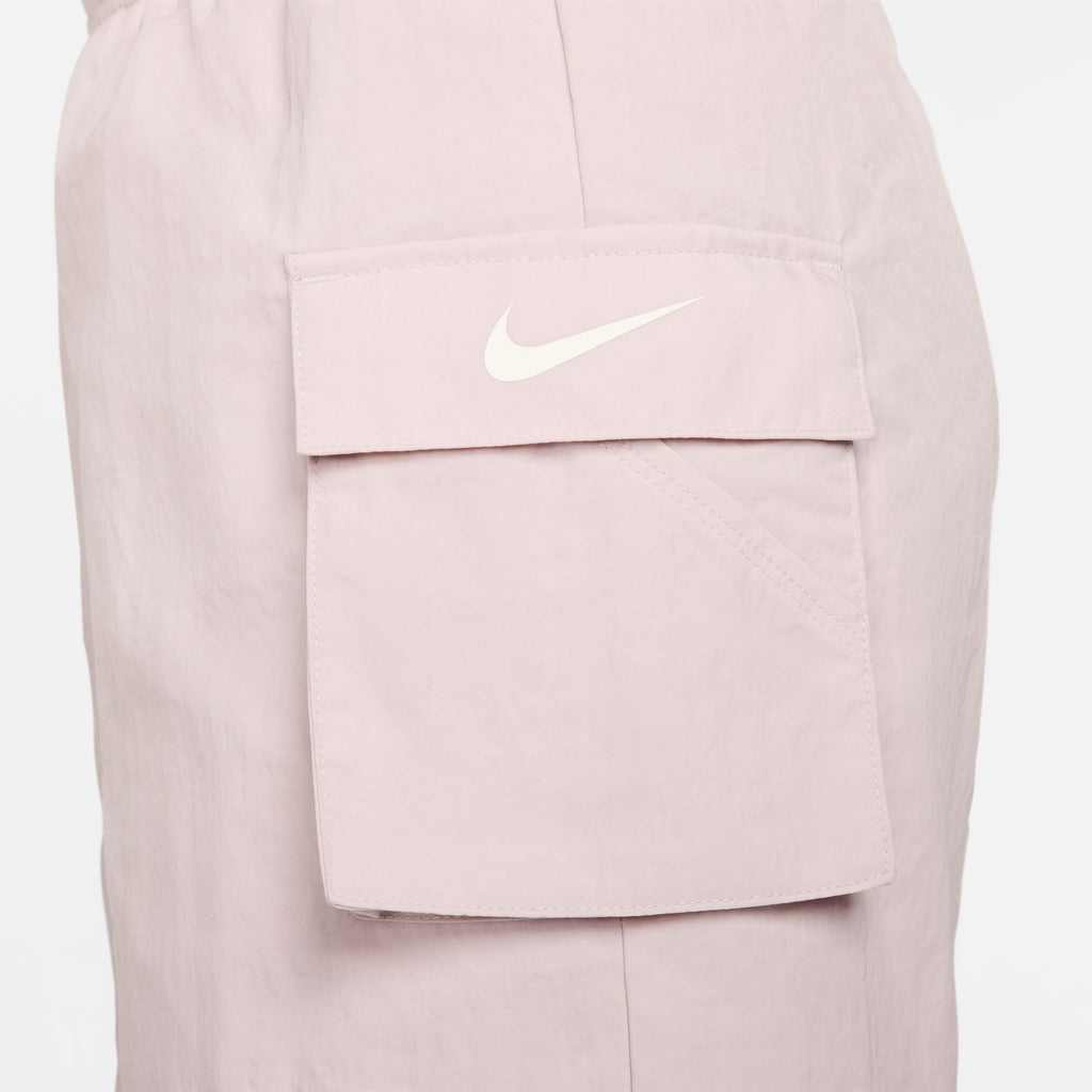 Sportswear Essential-Woven High-Rise short