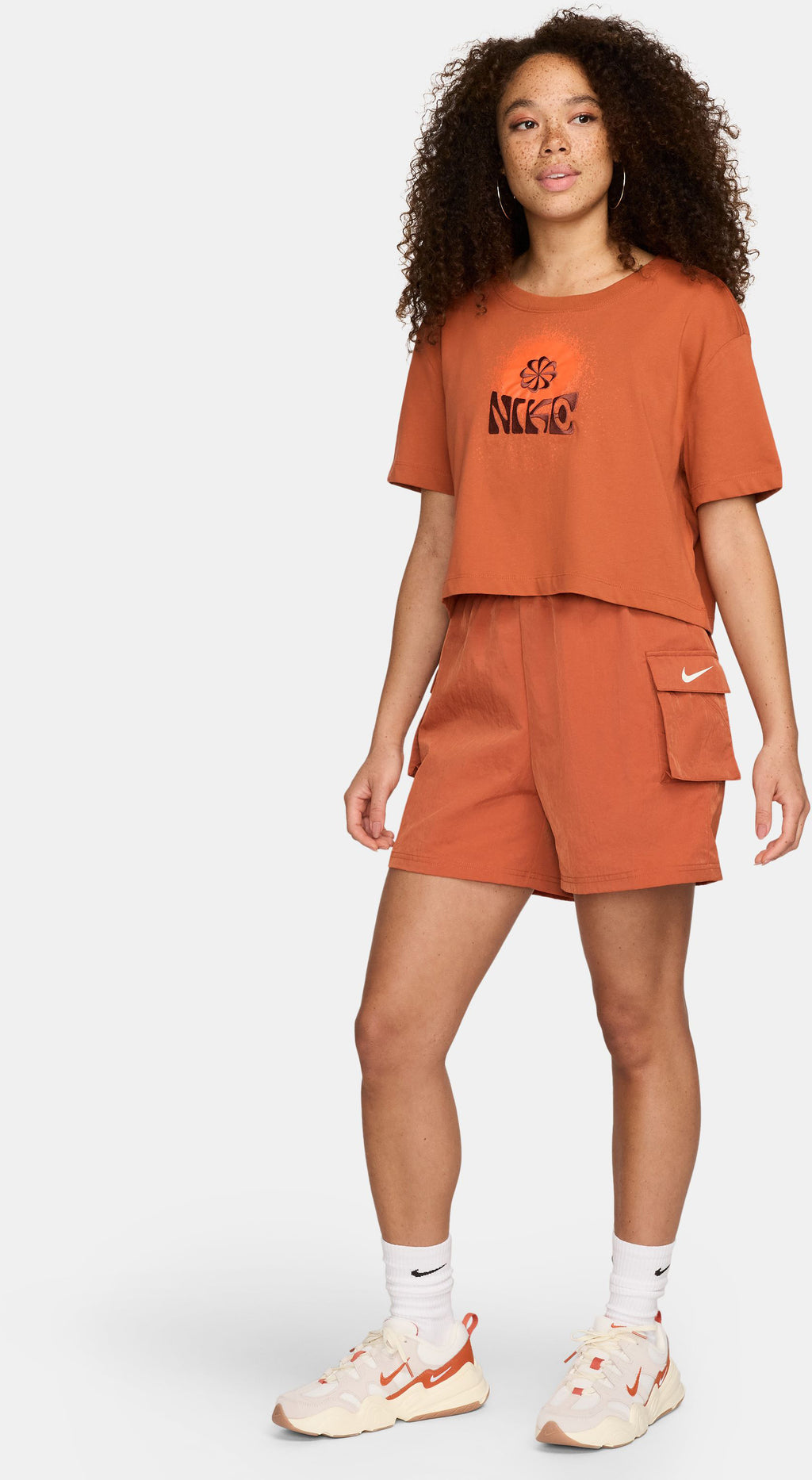 Sportswear Essential-Woven High-Rise short