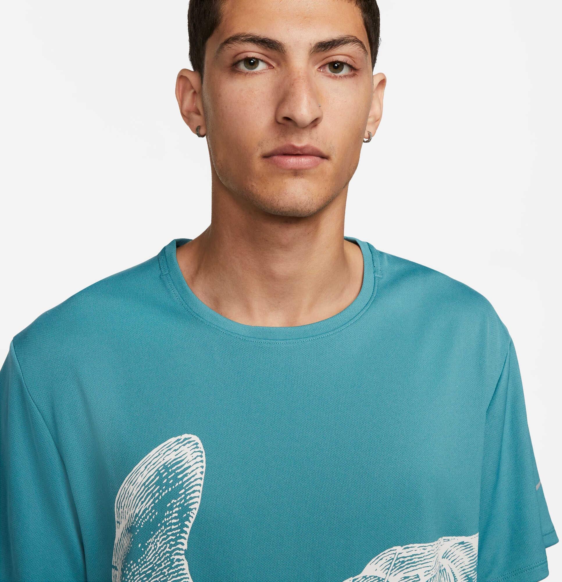 Dri-FIT UV Run Division shirt