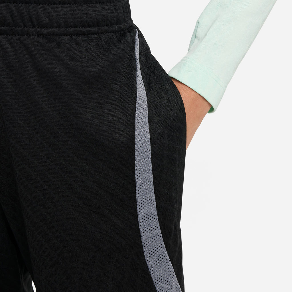 Chelsea FC Strike kids trainingsshort