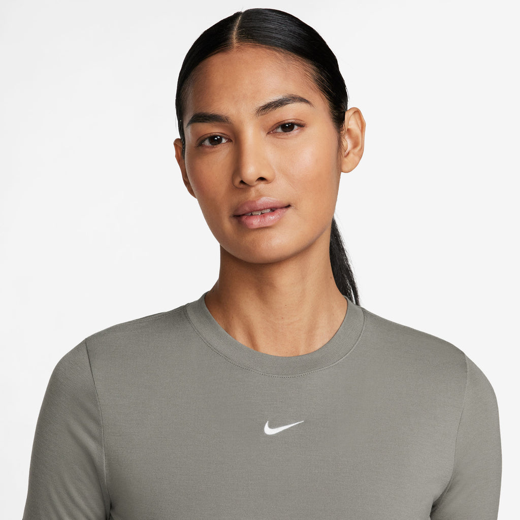 Sportswear Essentials shirt
