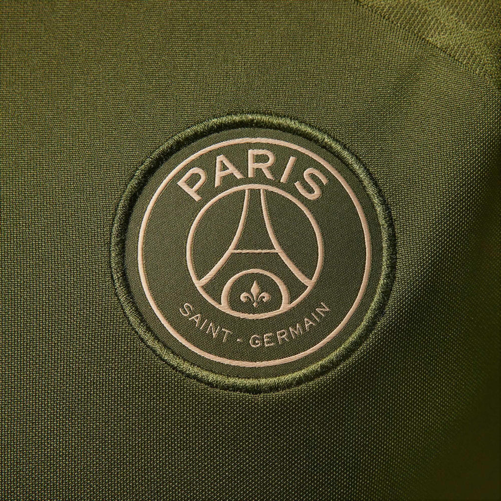 Paris Saint-Germain Strike 4th shirt