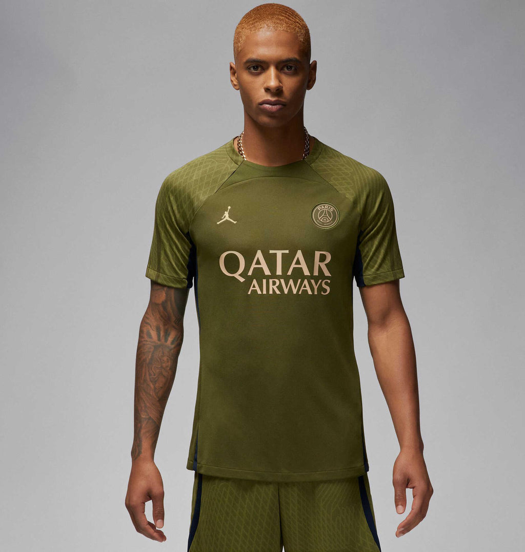 Paris Saint-Germain Strike 4th shirt