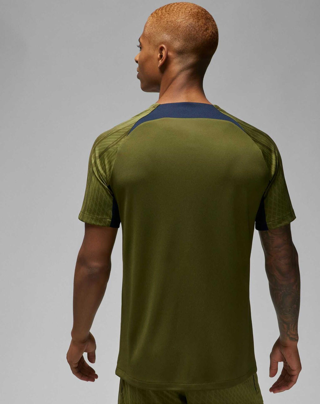 Paris Saint-Germain Strike 4th shirt