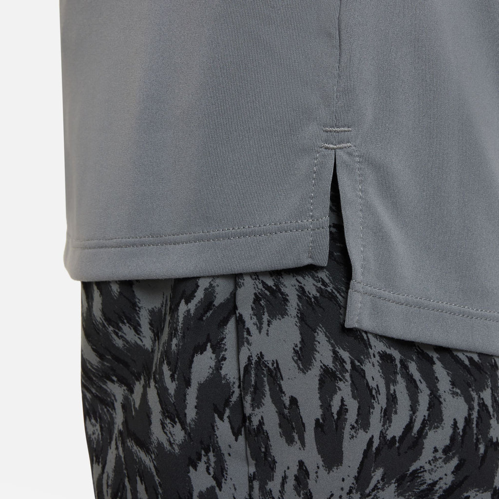 One shortsleeve shirt