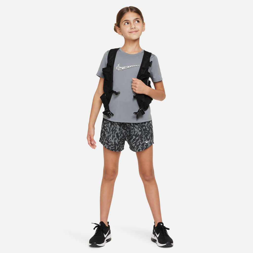 One shortsleeve shirt