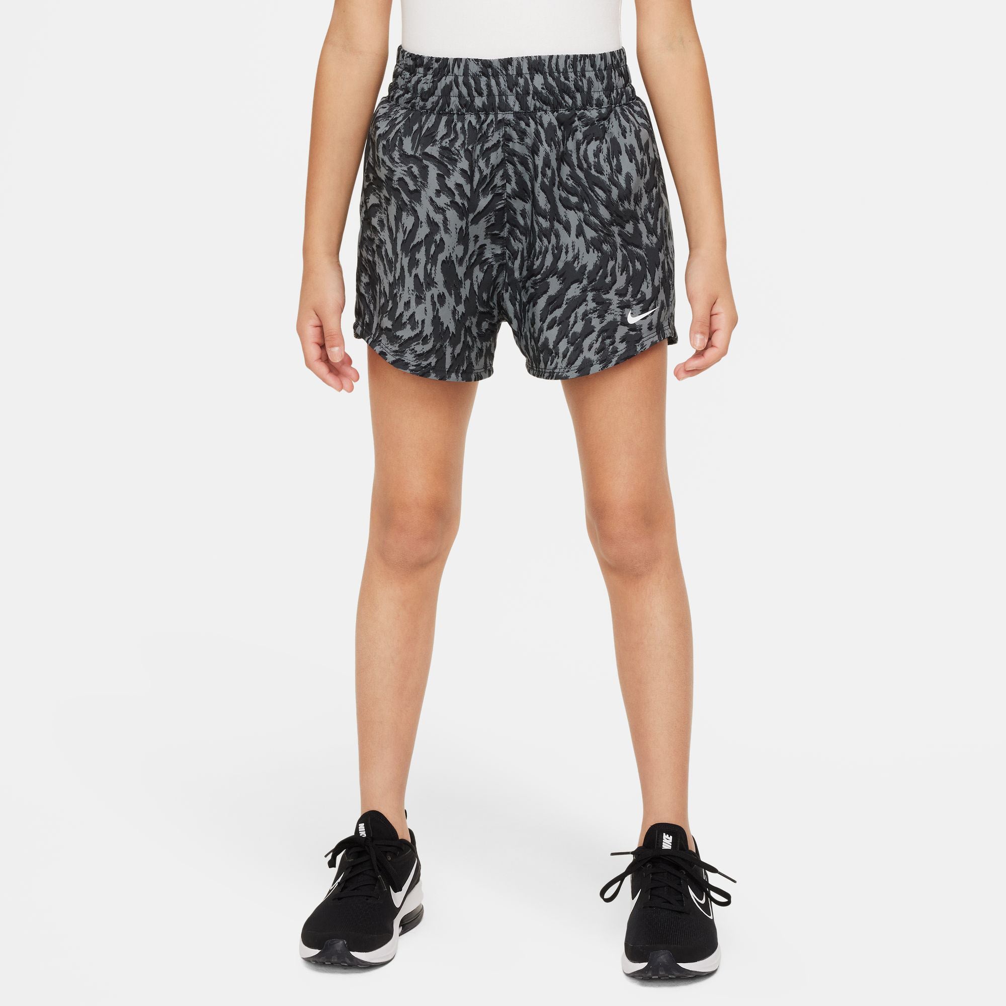 One Woven short
