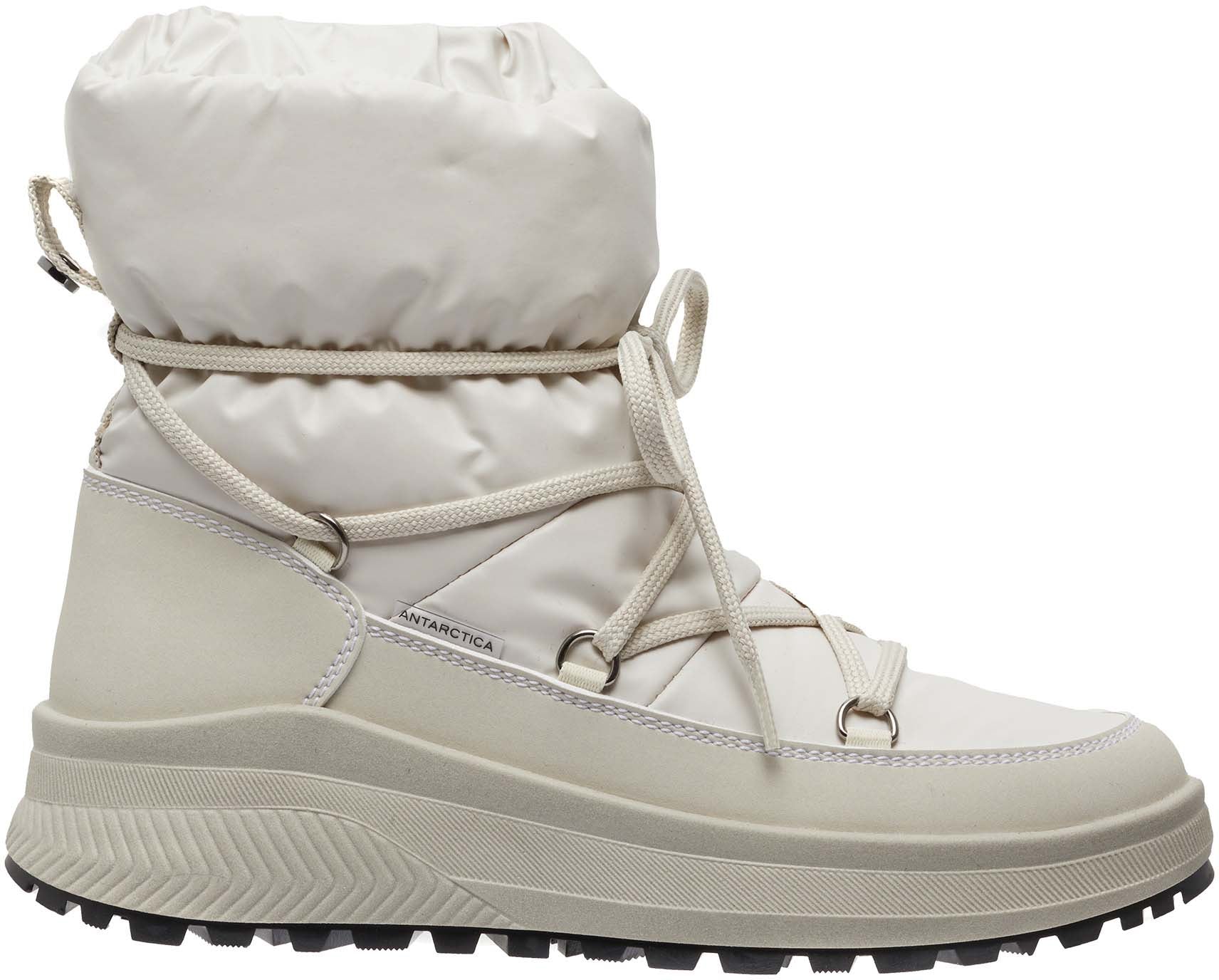 An 8728 snowboots