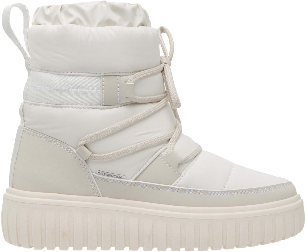 An 8811 snowboots