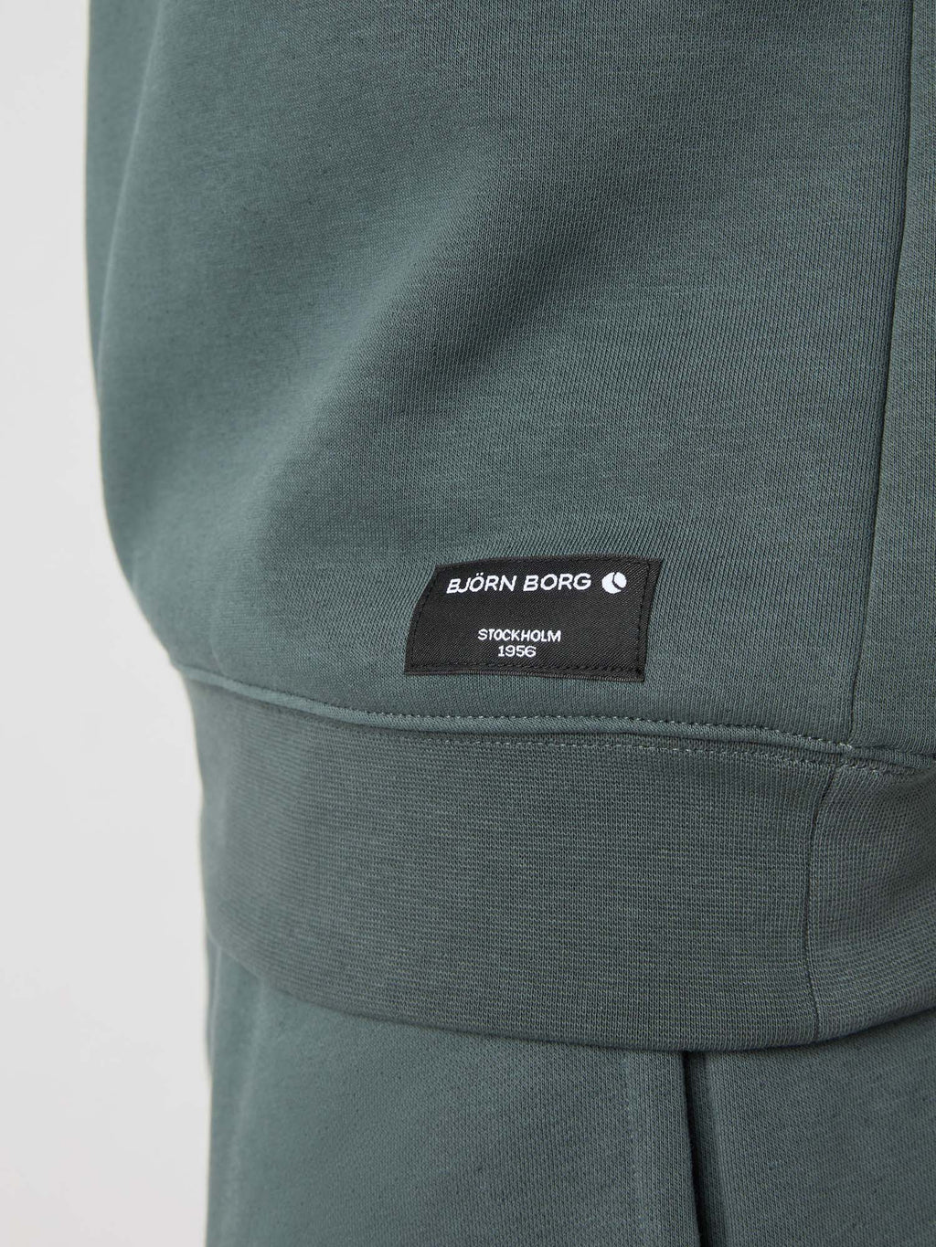 Centre sweater