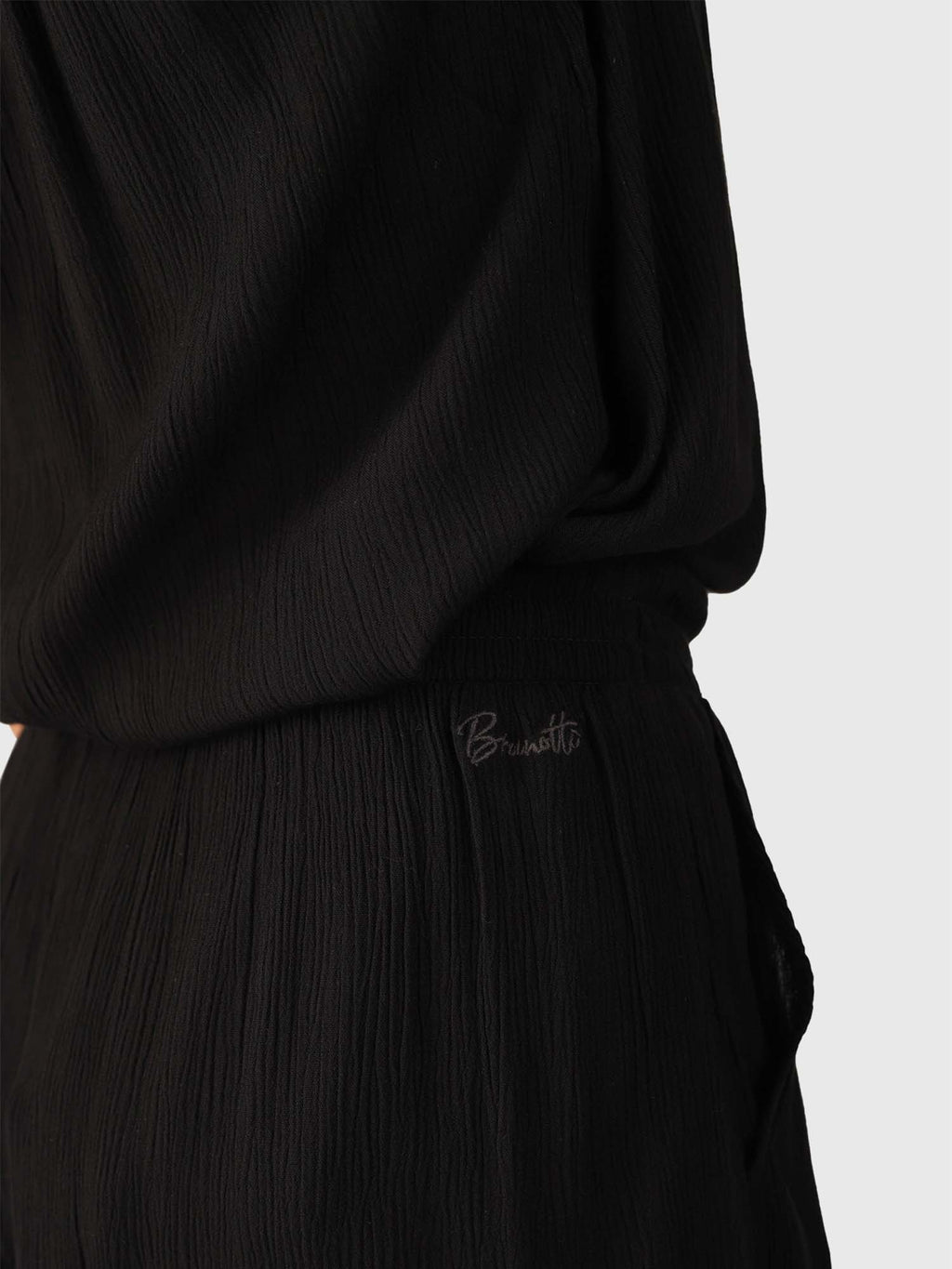 Essia short