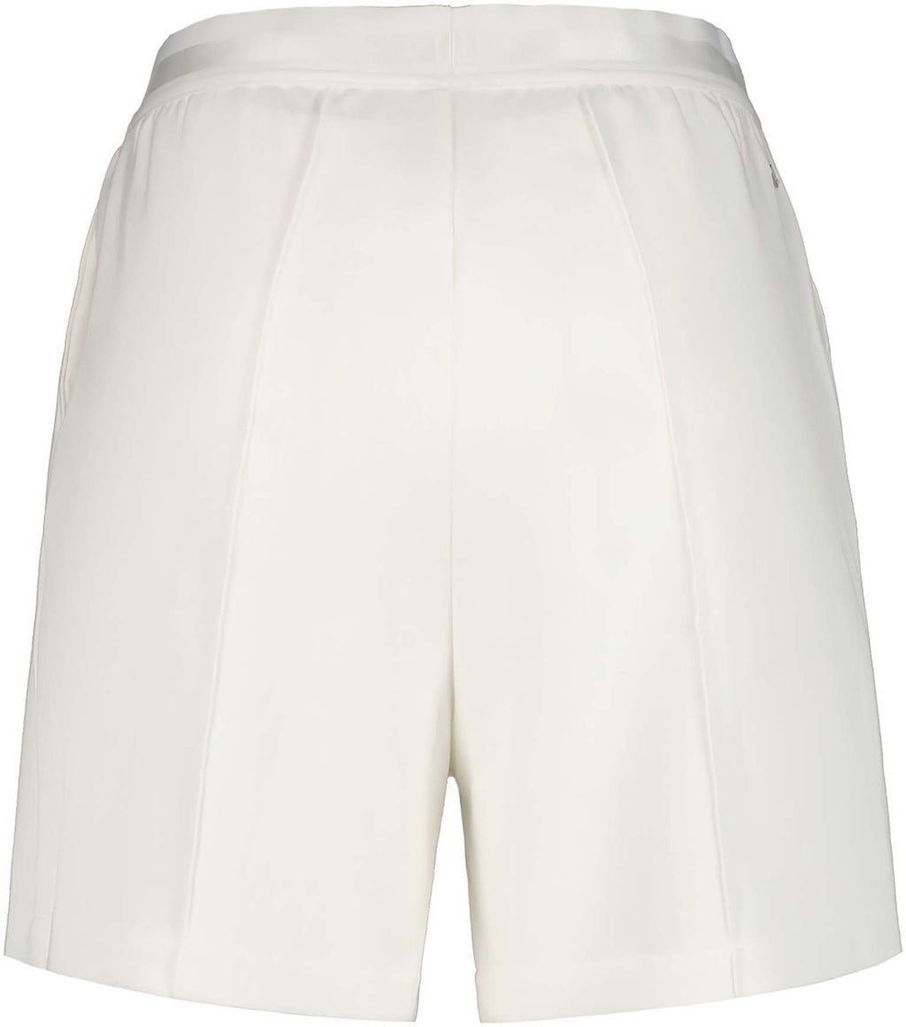 Huhtaa short