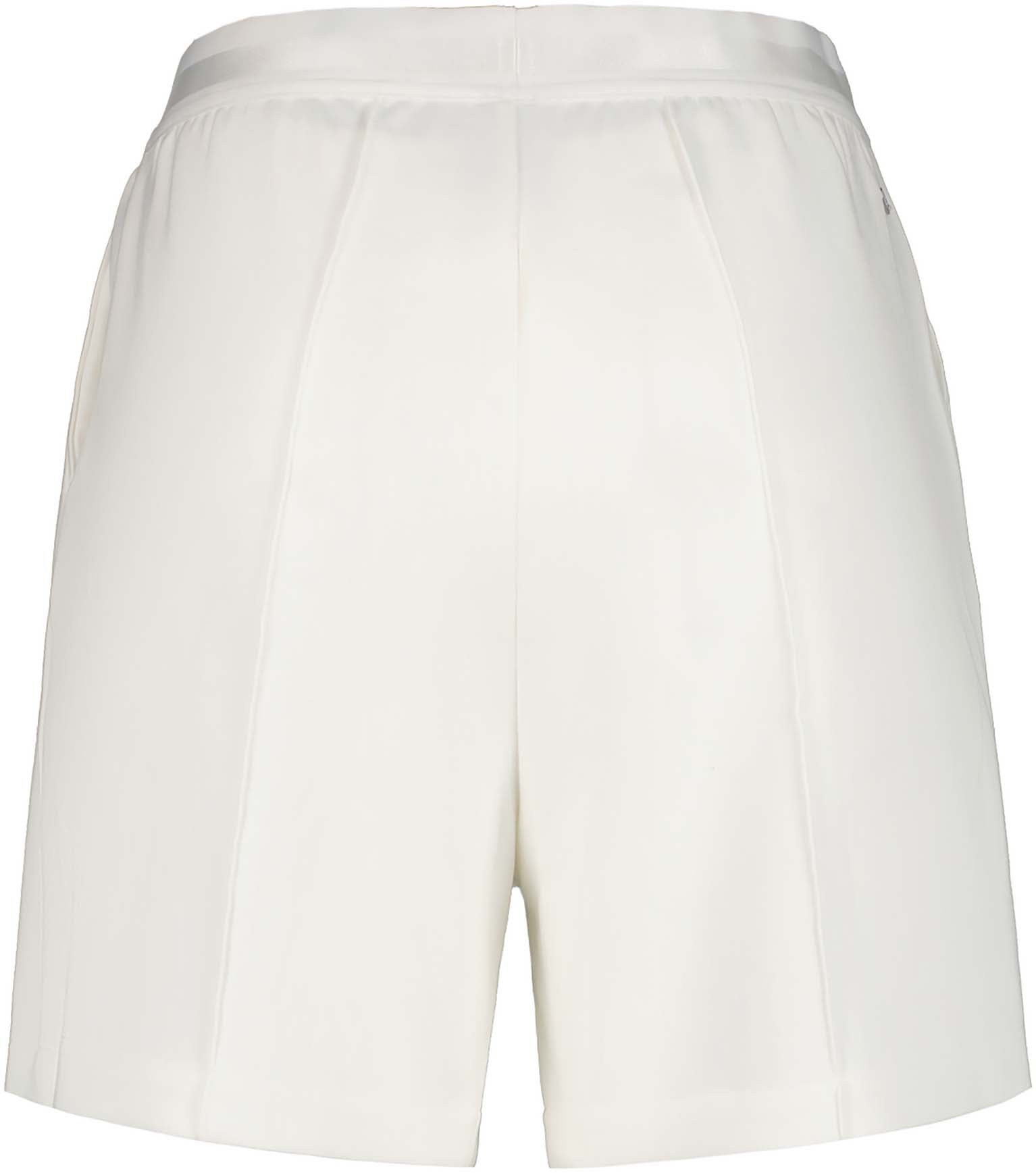 Huhtaa short