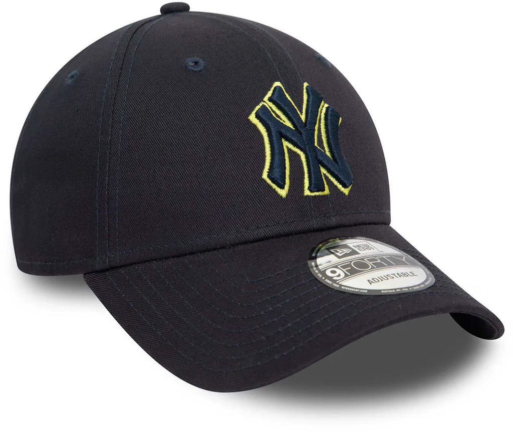 New York Yankees Team Outline 9FORTY Adjustable pet